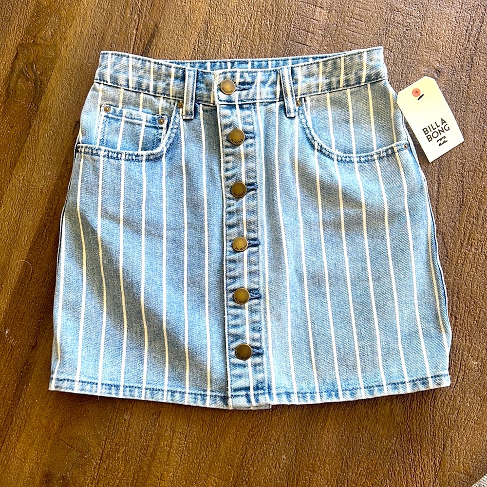 BNWT- Billabong jean skirt